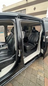 Chrysler Pacifica 7 passenger seating and storage